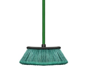 ESCOBA PLASTICA VERDE